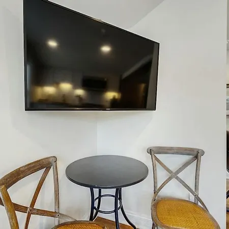 Modern Downtown Escape Modern Decor Fast Wifi Apartment Nashville