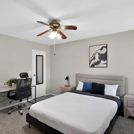 Spacious 2-bedroom Near Downtown