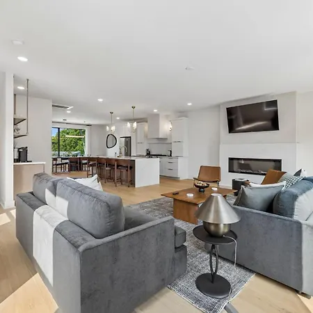 Apartment Modern 4br Townhouse Rooftop Lounge *