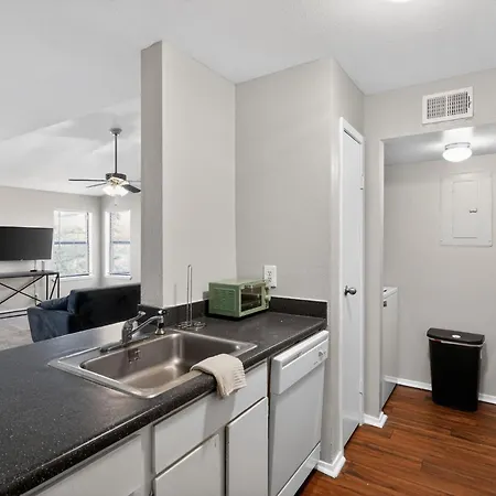 Cozy Retreat Near Airport & Hotspots Apartment Nashville