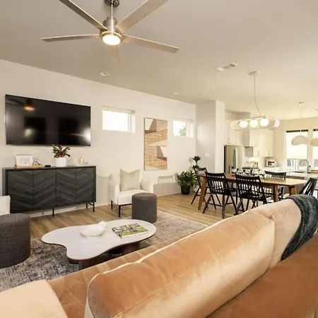Bachelorette Dream | 2 Units | 8 Kings + 8 Baths Nashville