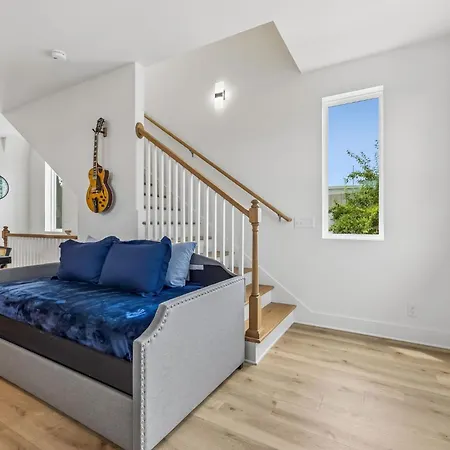 Modern Townhome With Garage & Ev Charger * Nashville