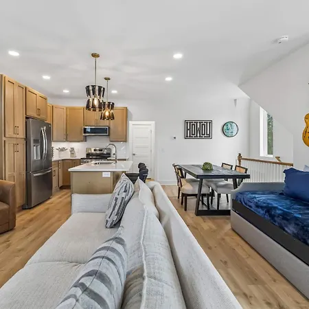 Apartment Modern Townhome With Garage & Ev Charger *