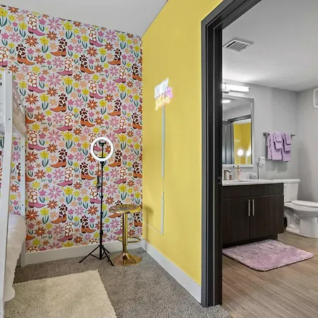 Vibrant Retreat Pool And Glam * Nashville