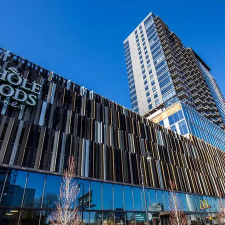 Apartment Gulch Gem Pool, Walkable + Parking