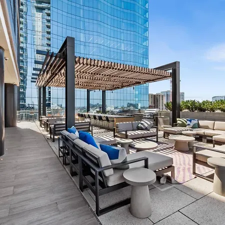 Luxury Pool, Gym, Views + Free Parking *