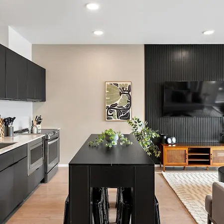 River View Luxury With Garage, Walk To Downtown *
