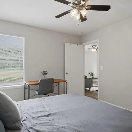 Roomy With Modern Features Apartment *