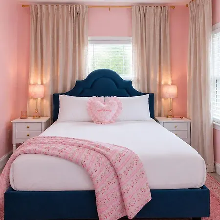 Sweet & Glam Pop Near Vanderbilt & Downtown Nashville