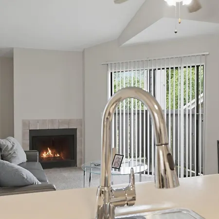 East Living Made Simple Apartment