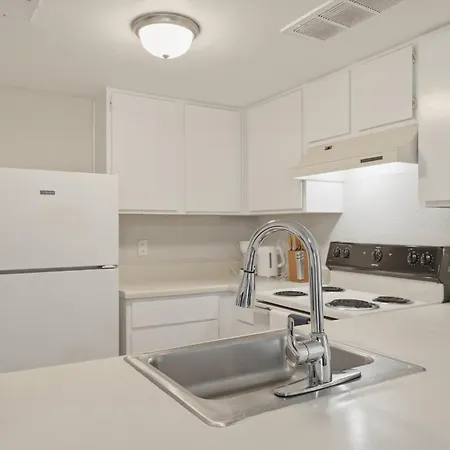 East Living Made Simple Apartment *
