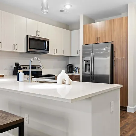 Apartment 2br Near Broadway W Fireplace & Pool