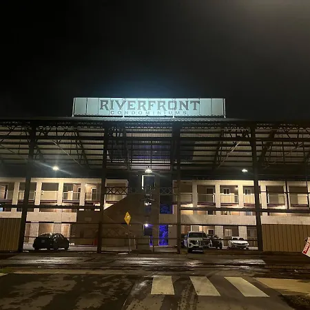 Apartment Riverside Rhythm! Waterfront & Walk To Broadway! Nashville