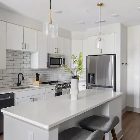 Landing Beautiful 2Bd Gym Courtyard Apartment