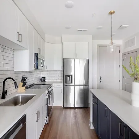 Landing Beautiful 2Bd Gym Courtyard Apartment