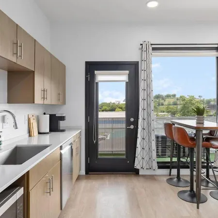 Modern Gulch Getaway With Pool, Garage And Balcony *