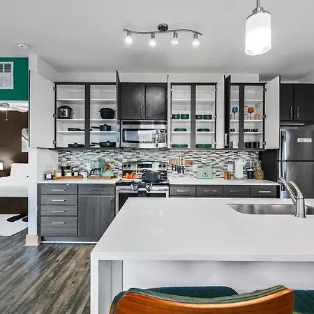 Apartment Mid-century Sunlit - Min To Brdwy - Parking