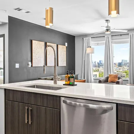 Stylish 2br W Skyline Views Nashville