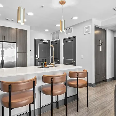 Stylish 2br W Skyline Views