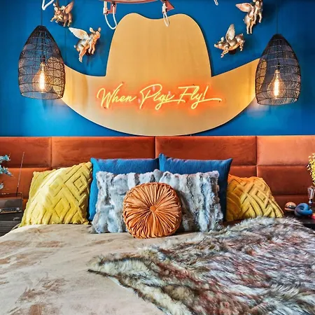 The Songbird-luxury Penthouse Steps To Broadway