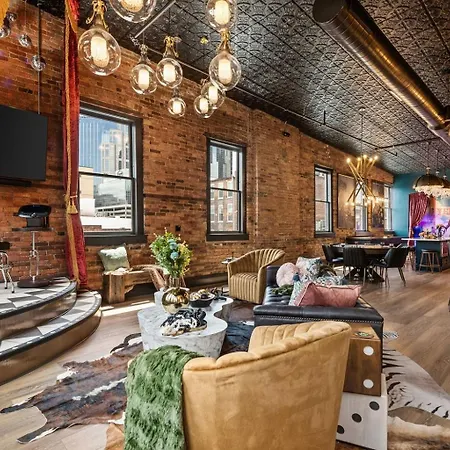 The Songbird-luxury Penthouse Steps To Broadway
