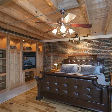 Holiday home The Titan Penthouse Nashville-rooftop Hot Tub Printer's Alley-steps To Broadway Nashville