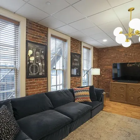 Holiday home The Honky Tonk 2 Blocks To Broadway,printers Alley