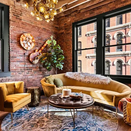 Holiday home The Velvet Vault-luxury Downtown Loft With River View & Walk To Broadway *