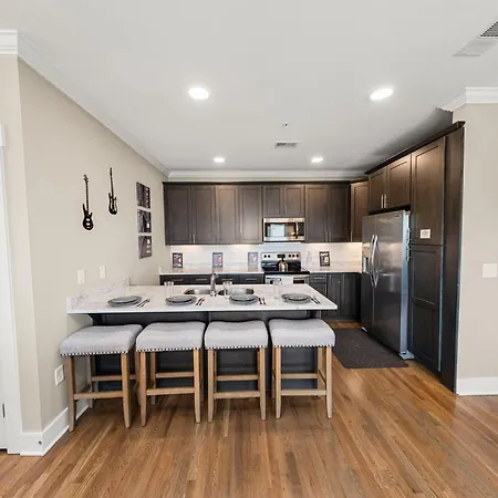 Apartment Great Location 2 Bedroom Minutes To Downtown