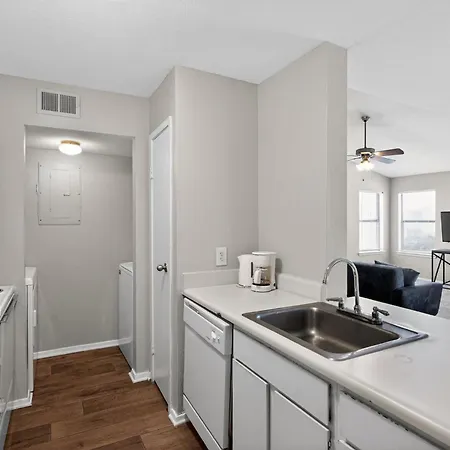 Apartment Modern Minutes From Downtown *