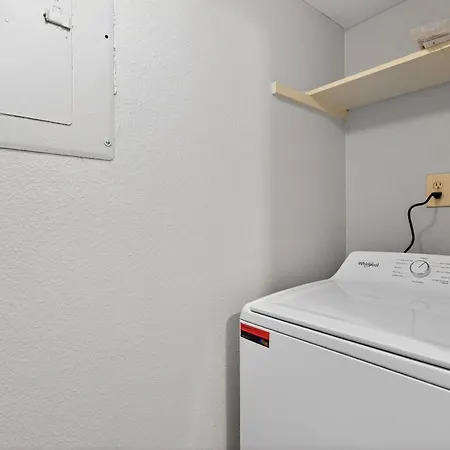 Apartment Modern Minutes From Downtown
