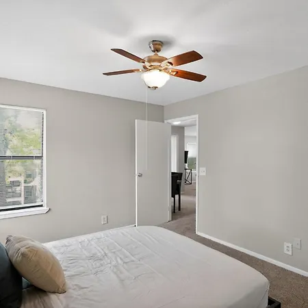 Cozy Retreat Near Airport & Hotspots Apartment Nashville