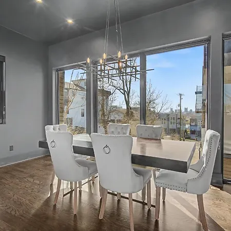 Modern Oasis Downtown Skyline View Prime