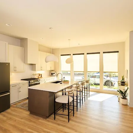 Apartment Work & Unwind | Pool, Sauna & Fitness Nashville