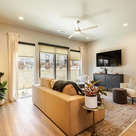 Modern 4br | Easy To Broadway + Heated Pool * Nashville