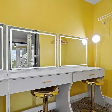 Vibrant Retreat Pool And Glam Apartment *