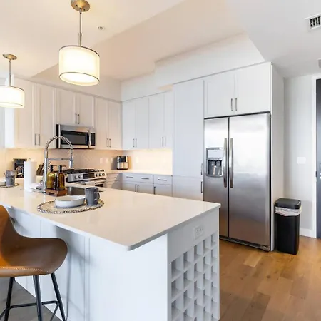 Skyline Views Gulch For 2, Private Balcony Apartment Nashville