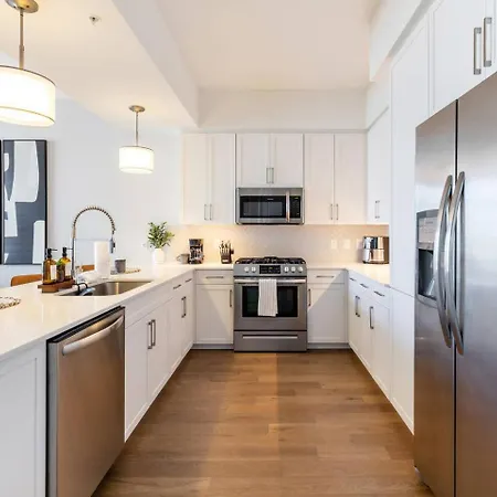 Apartment Skyline Views Gulch For 2, Private Balcony Nashville