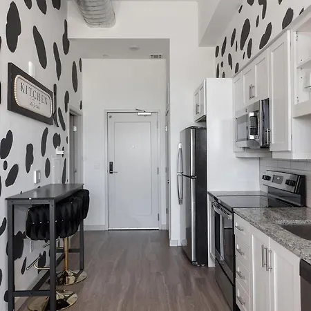 Walk To Broadway, Rooftop Pool And Sky Lounge Apartment *