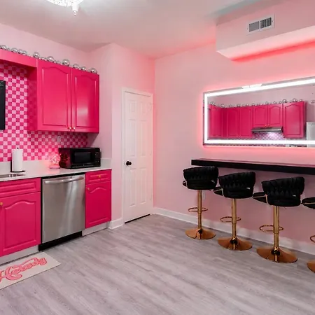 Apartment Pink Pony Club Retreat Near Vanderbilt Sleeps 6 *