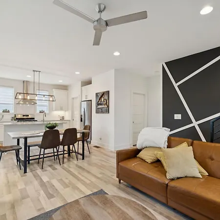 Modern Townhouse Close To Broadway Apartment