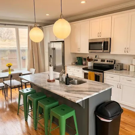 Apartment Rooftop Skyline View-close To Broadway-sleeps 8 *