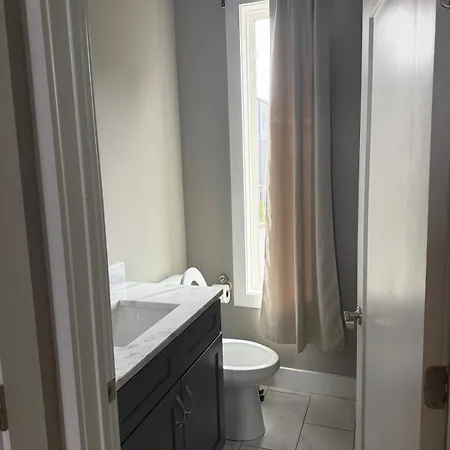 Apartment Rooftop Skyline View-close To Broadway-sleeps 8 Nashville