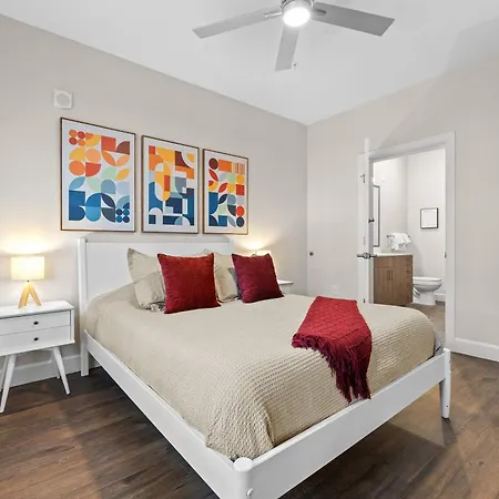 2br Near Broadway W Fireplace & Pool