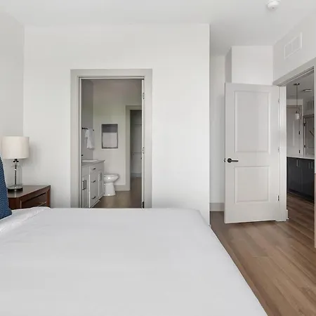 Landing Beautiful 2Bd Gym Courtyard Apartment *