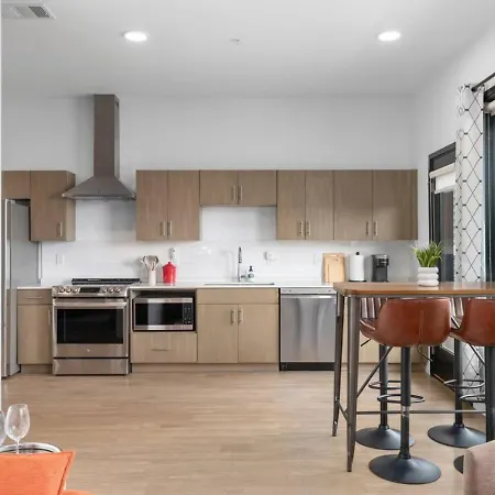 Modern Gulch Getaway With Pool, Garage And Balcony Nashville