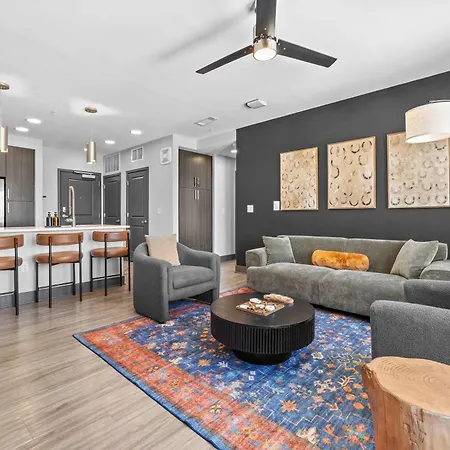 Stylish 2br W Skyline Views Nashville