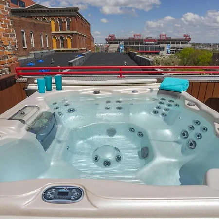 Holiday home The Titan Penthouse Nashville-rooftop Hot Tub Printer's Alley-steps To Broadway Nashville