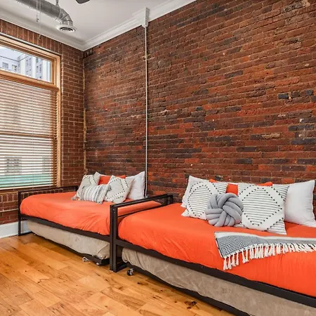 The Johnny Cash Dual Downtown At Printer's Alley & Steps To Broadway Holiday home