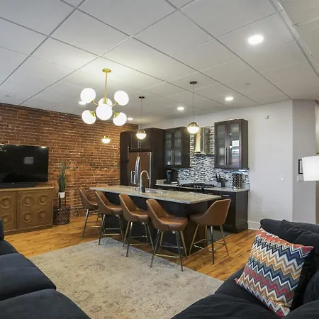 Holiday home The Honky Tonk 2 Blocks To Broadway,printers Alley Nashville